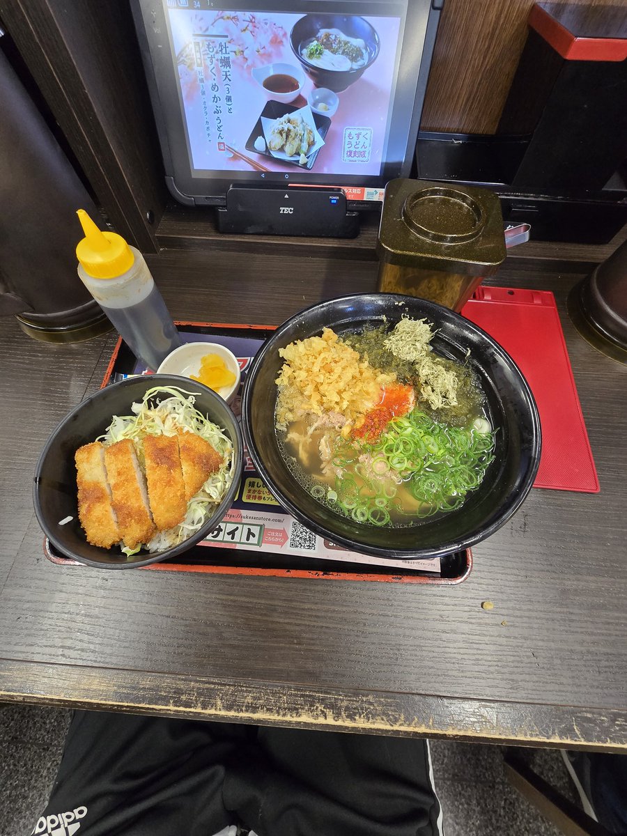 久しぶりの資さんうどん✨
北九州のソウルフード食べて
午後からも頑張りましょう💪