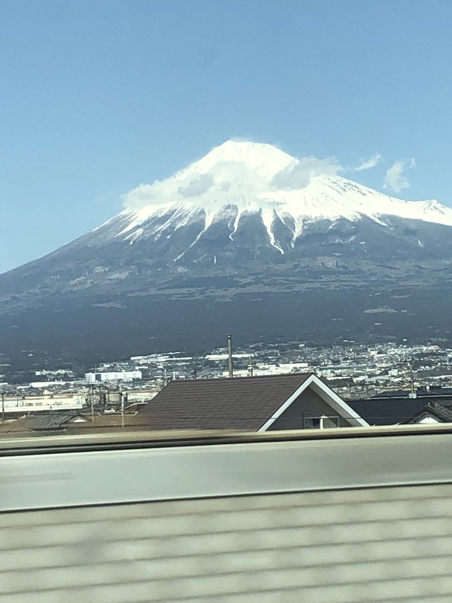 少し雲がかかっているけれども、何も見えなかった往路に比べれば、よしとしよう。