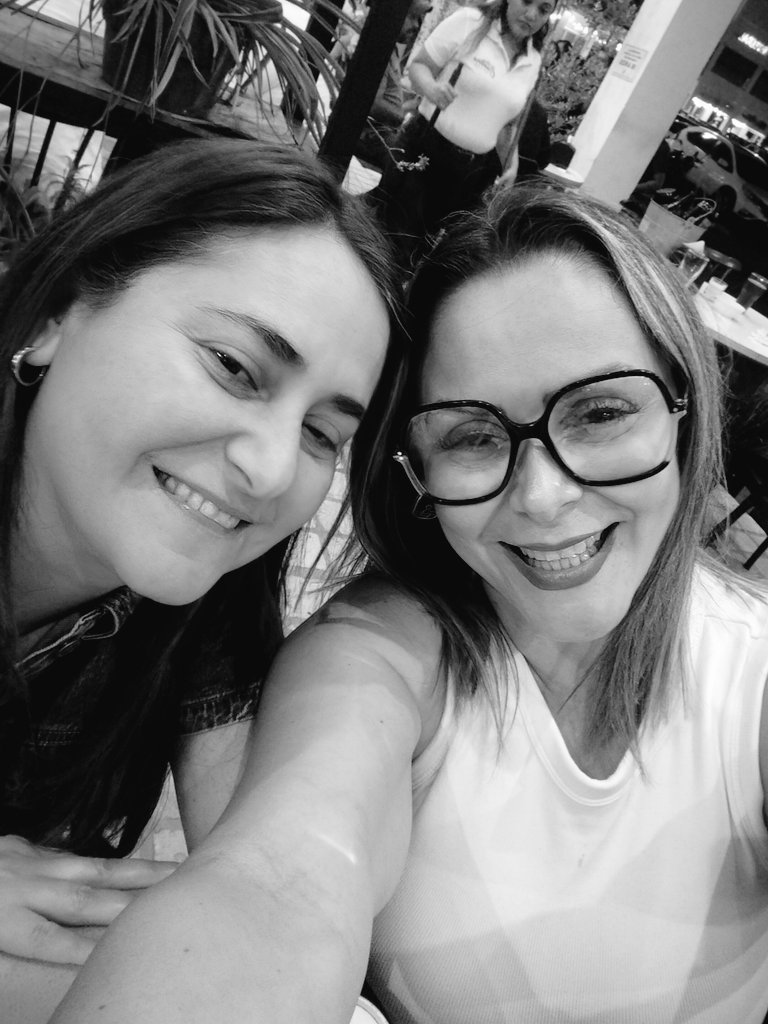 Ingridquinto's tweet photo. Con protección al ojo jajaja y con opción no molestar https://t.co/NRDRF8sQxn