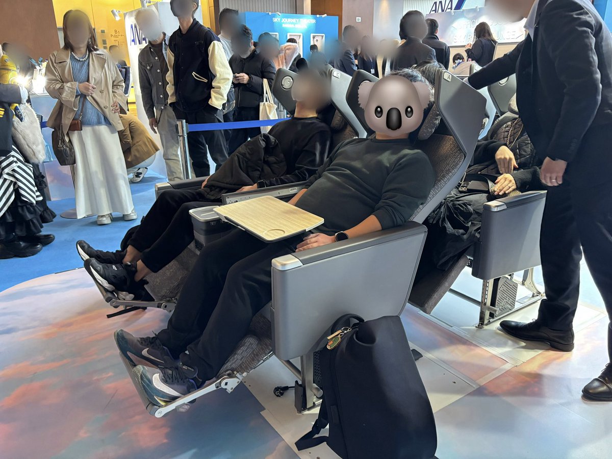 koala_rakko18's tweet photo. 整理券GETしてANAの新シート体験会に行ってきた🙋♂️
新しいプレエコが地味にすごい!
国内線プレミアムクラスと遜色ないくらい快適で感動した☺️✨
海外いこー✈️
機内食の試食も美味しかったです!
#ANA #THERoomFX #東京ミッドタウン https://t.co/TGJxIUpA3W