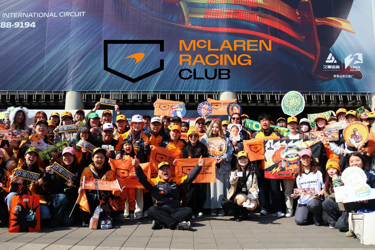 Charlie4Mc's tweet photo. This is Papaya Family in China.💪
#PapayaFamily #ChineseGP https://t.co/OVHfwcNEZg