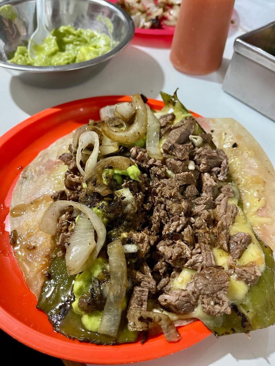 ElMuchachoDeLosTacos tweet media