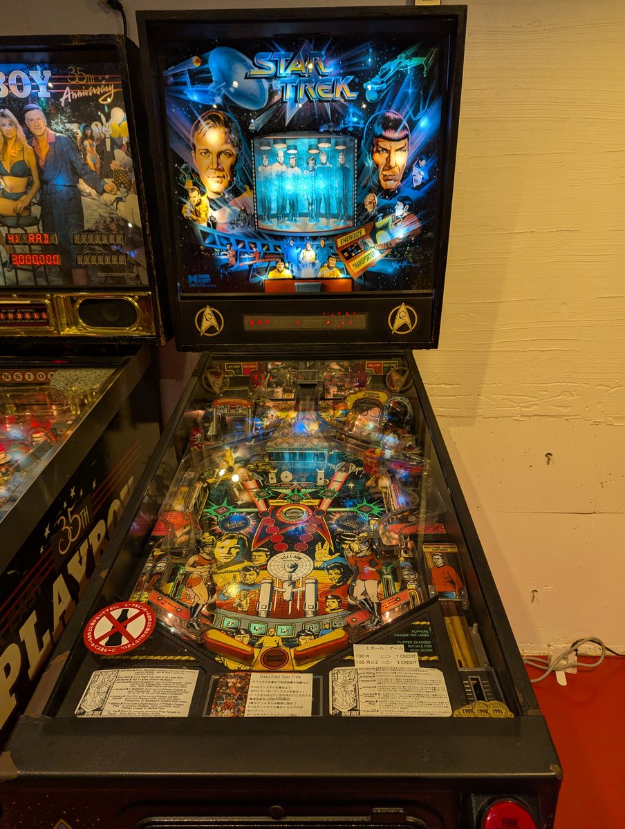 One of my favorite places in Osaka as a trekkie this time is the silver ball planet at Shinsaibashi. They have a couple of #StarTrek pinball machines.