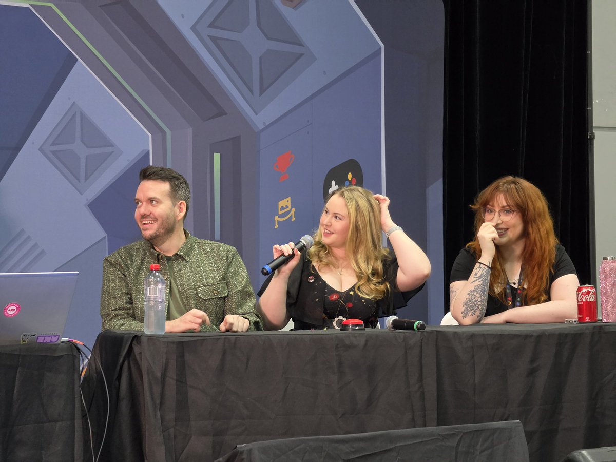 MoonlitCharlie tweet media