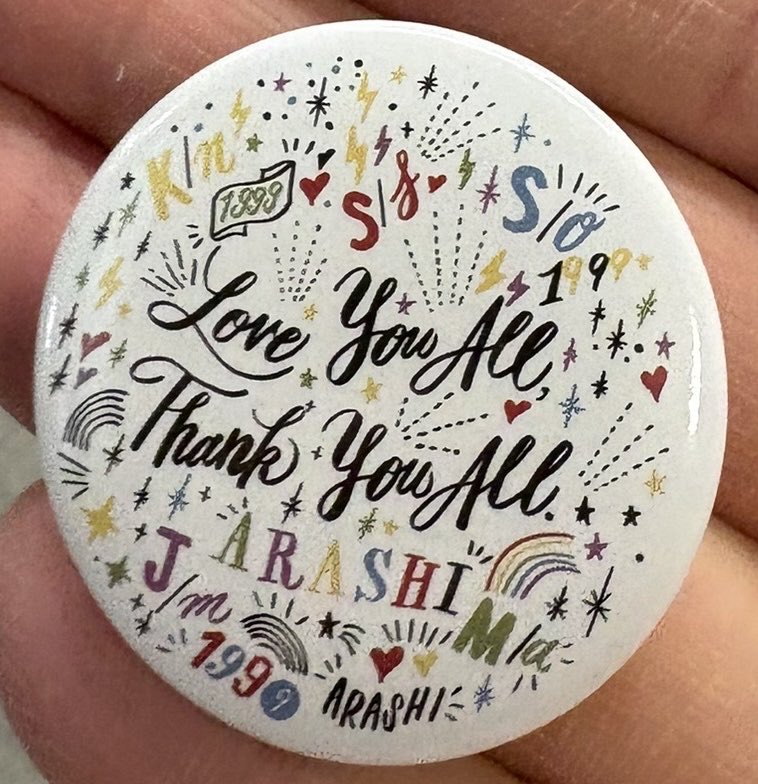 落とし物を札幌駅の東口改札に預けました。
嵐の缶バッジです
心当たりの方、きいて見てね