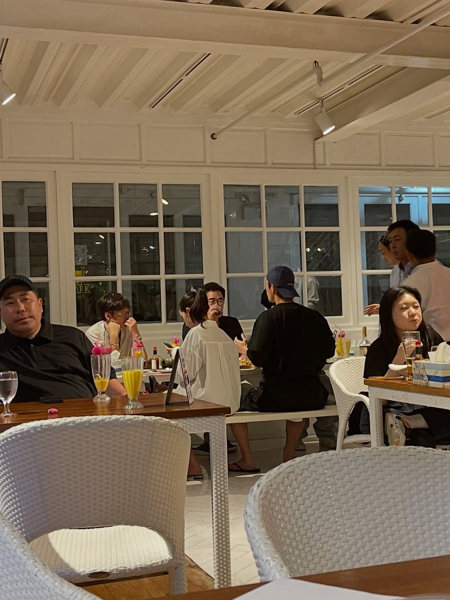 jung_5876's tweet photo. 작년 이맘때쯤, 너무나 감사하게도 블랙핑크 지수님, 이수혁님, 서인국님께서 넷플릭스 드라마 '#월간남친' 촬영차 더마크크루즈와 카바나를 방문해 주셨습니다.

세 분 모두 정말 멋지고 매너 있는 모습이 인상적이었고, 촬영 스텝들까지 세심하게 챙기시는 모습이 특히 기억에 남습니다. https://t.co/22Wkmz7sDg