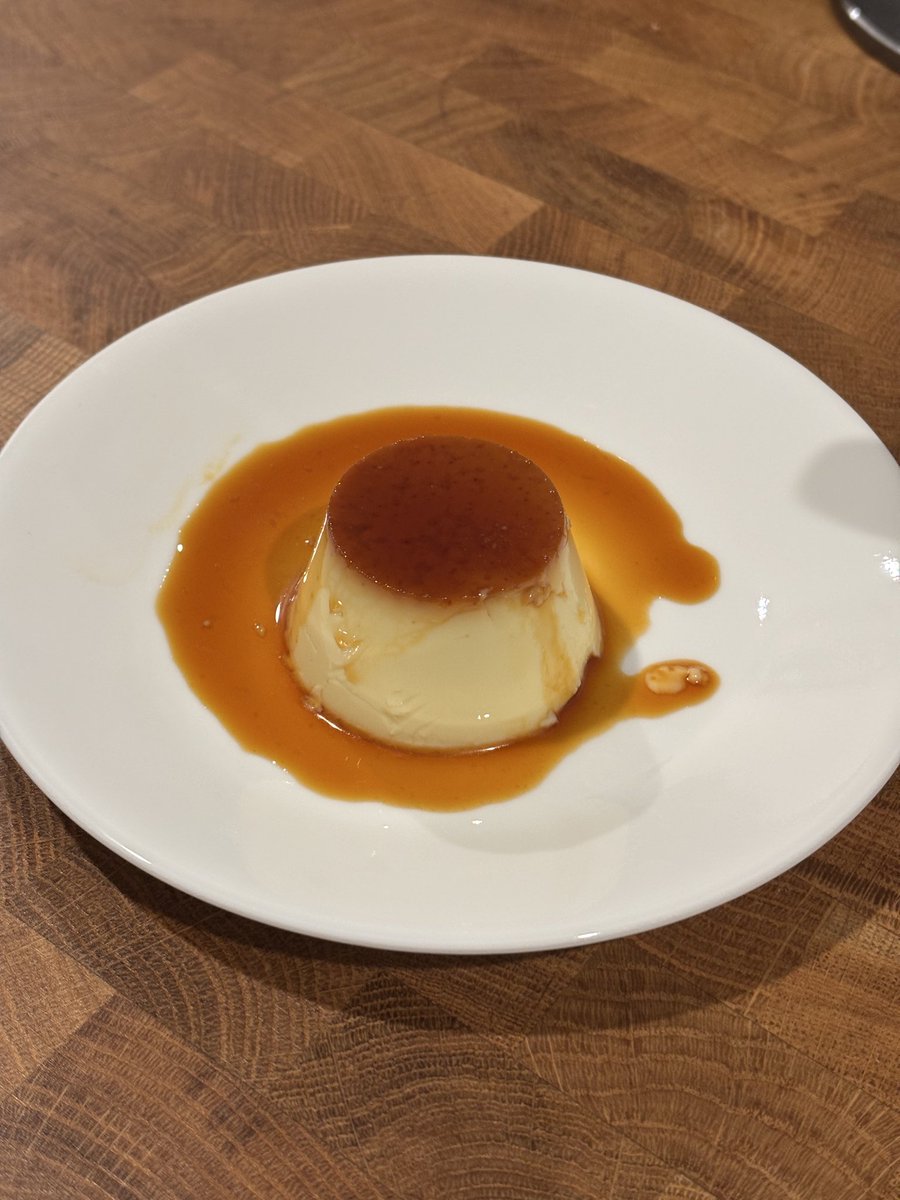 Jellihu_'s tweet photo. I made pudding !!!! ╰(*´︶`*)╯♡ https://t.co/JUHUTfpjPE