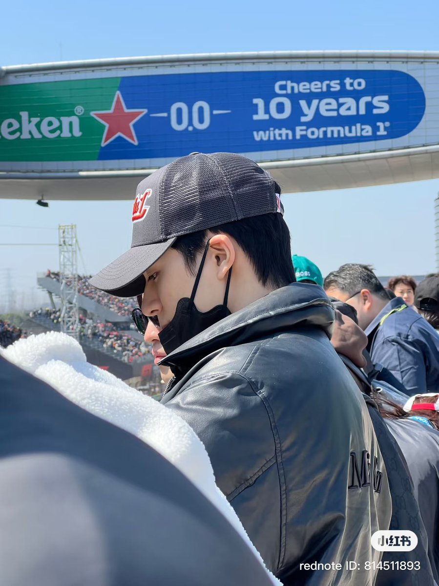 JENOname423's tweet photo. 제노 마뗑킴 점퍼 너무 잘 어울림 앙 😍🖤 https://t.co/E2TZlB9wiC
