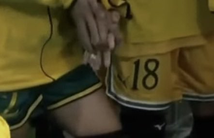 Bakit naman ganito mga bebs? Kabado na teammates nyo tapos naghaharutn kayo dyan sa gilid? Hahahahaha #UAAPSeason88