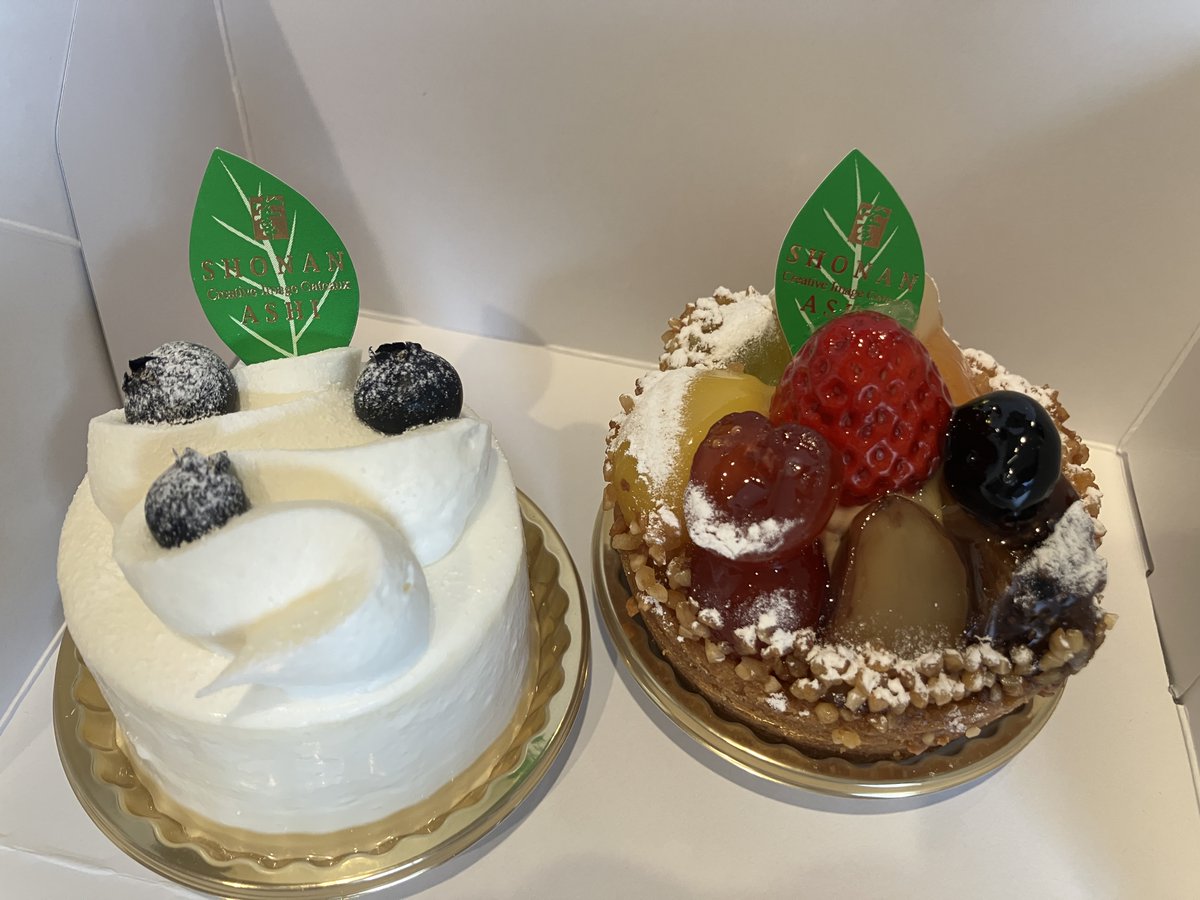 hatoko0903's tweet image. 左：優等生　右：文化祭の実行委員長
#ashi #葦 #ケーキ