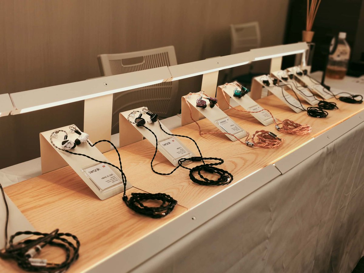 ナカノハコ合同試聴イベント、今回はイヤホン特集回。飯田ピアノブースにはPMG Audio / NTS Audio / Soranik / Ambient Acousticsと、欧州・海外の個性派IEMを揃えてお待ちしています。前回のヘッドホン回に続き、今日もいい会になっています。 
#IEM #PMGAudio