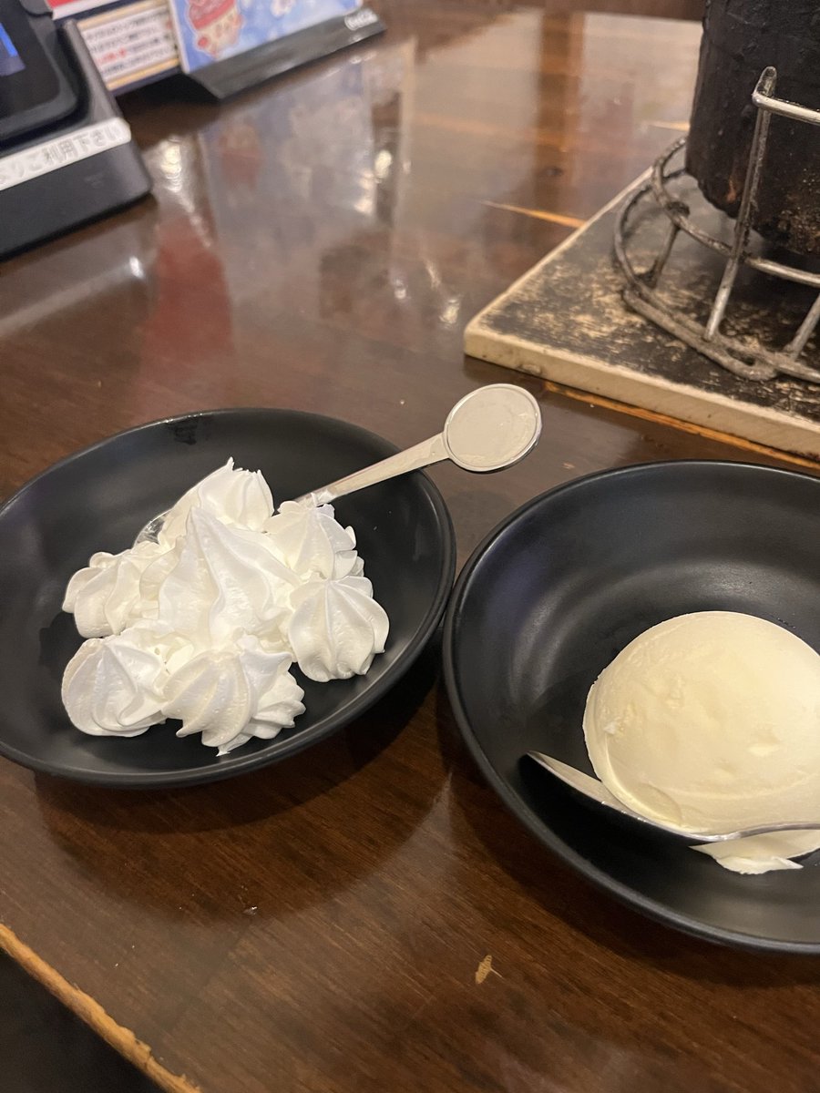 あす　　15（日）　新宿　　Pit inn 昼の部

野本晴美　pf
織原良次　fretless b
今泉総之輔　ds

14時スタート　2500円

ぜひどうぞです〜

ホイップ追加オプションはありがたい。