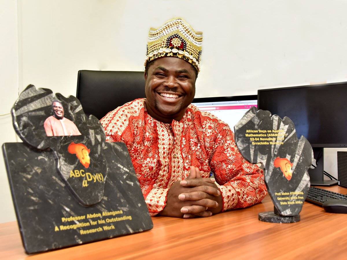 AfricaFirsts's tweet photo. 39-year-old Cameroonian 🇨🇲 Prof. Abdon Atangana was ranked as the world's second-best mathematician in 2022.

He lectures at the University of the Free State in Bloemfontein, South Africa 🇿🇦, where he has lived for 15 years. https://t.co/uF5mm1kB2S