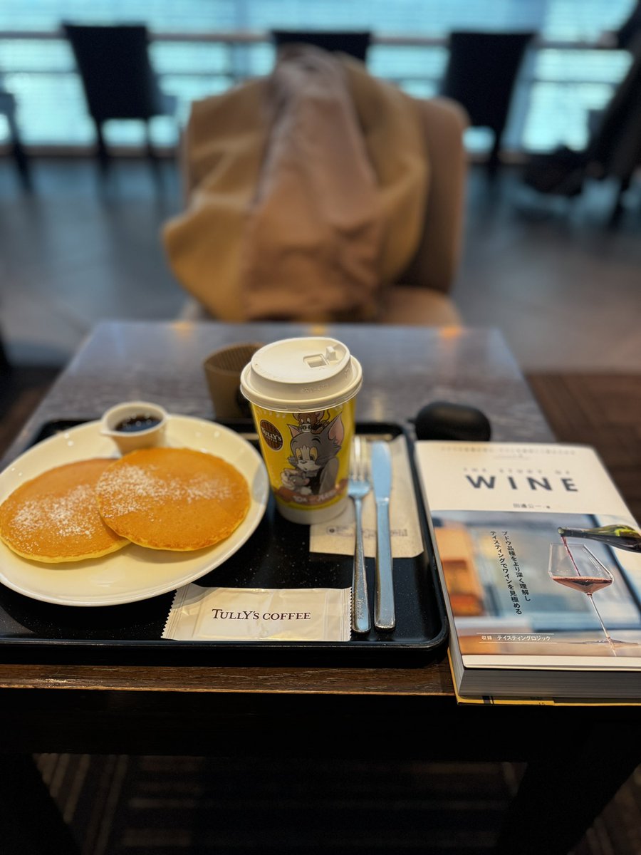 AssemblageV's tweet photo. 月一グランフロント。
今日のコーヒー、ジャスミン茶みたいな香りが最後に残る。
そして、ワインの知識ブラッシュアップをば🍷じっくり拝読。
@tanabe_duvin https://t.co/Mh8OcNB6rD