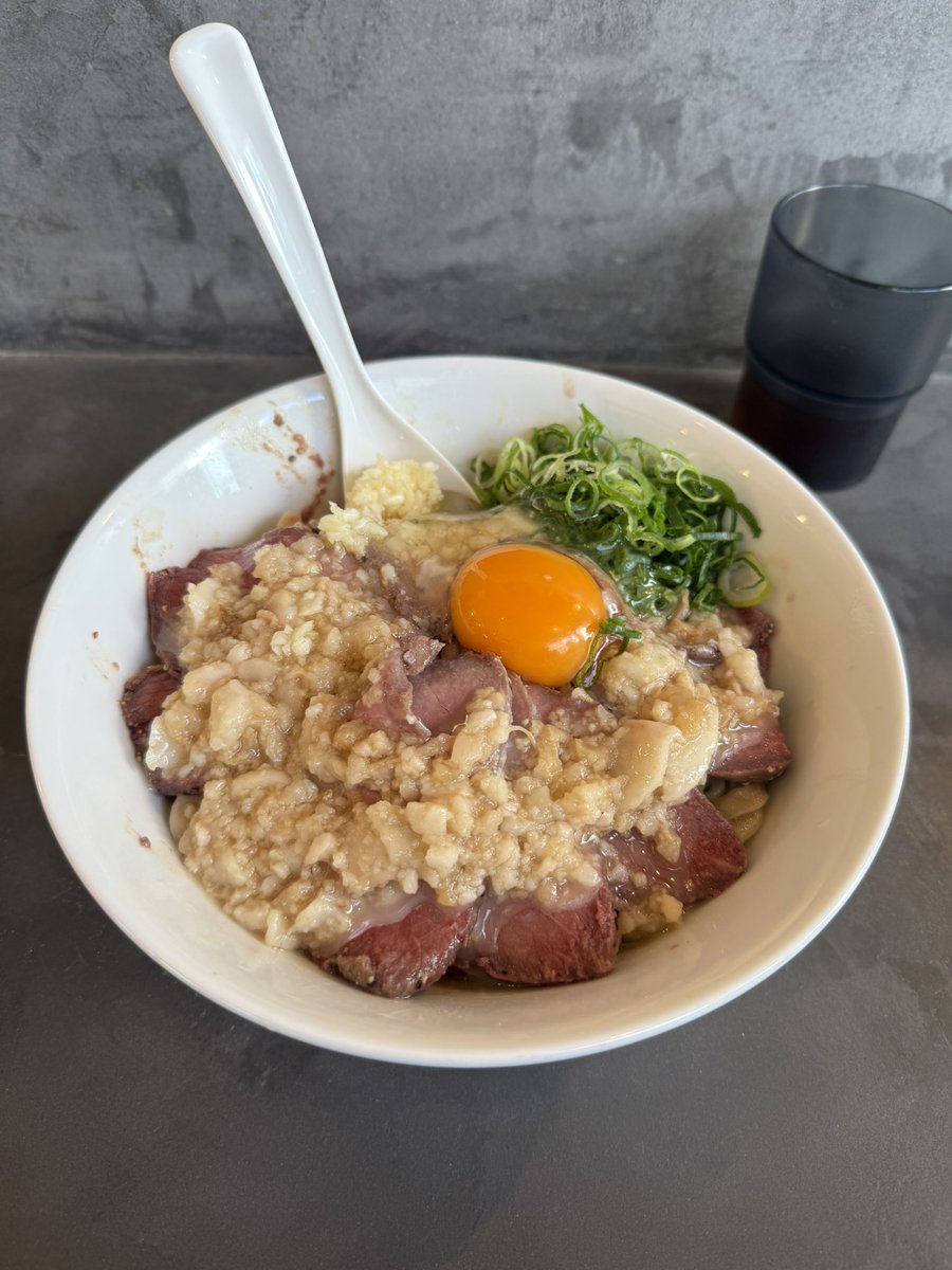 tsa512's tweet photo. クスクスラーメン横川店
マゼソバギャングアブラマシ
出汐店の台湾麺と悩んでのマゼソバギャング
しっとりローストビーフは肉の味がしっかりしていて適度な柔らかさで旨い
食べ応えある量なのがまた嬉しい一杯
今年も食べれて幸せでした https://t.co/oSt6vxFtDh