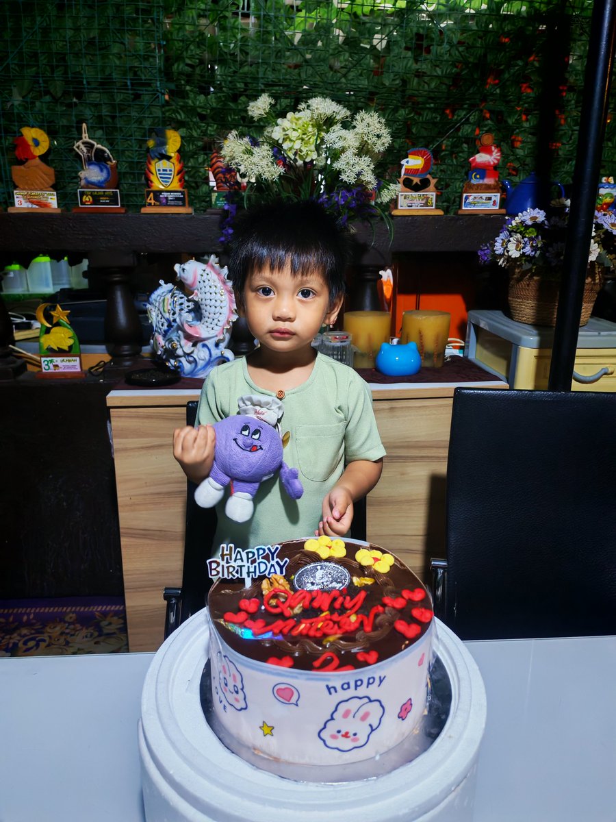 finazzanif's tweet photo. Nape ma asyik lupa adik punya 😭

20/2/26: Happy birthday Qawiy Mateen.🎉 #QMturns2 https://t.co/BdQjJJZAvJ