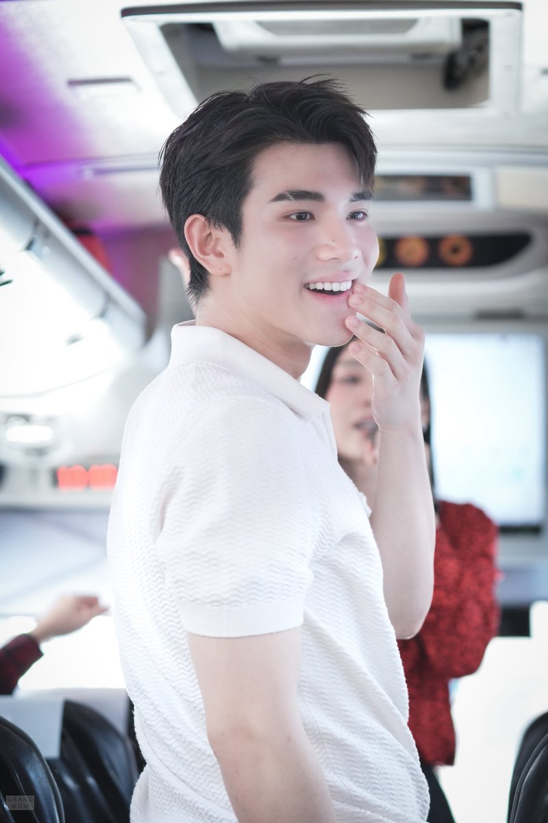 GrandmaGrandmom's tweet photo. เมี้ยวๆ

🐱🐱

#BonchonvacayxGF  
#Bonchonthailand  
#BonchonTH  
#Fourthnattawat https://t.co/2rh358gupM