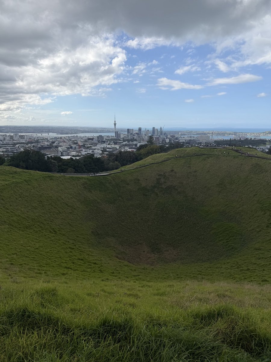 Runawaychn's tweet photo. New Zealand 😁 https://t.co/F43C3o9YdO