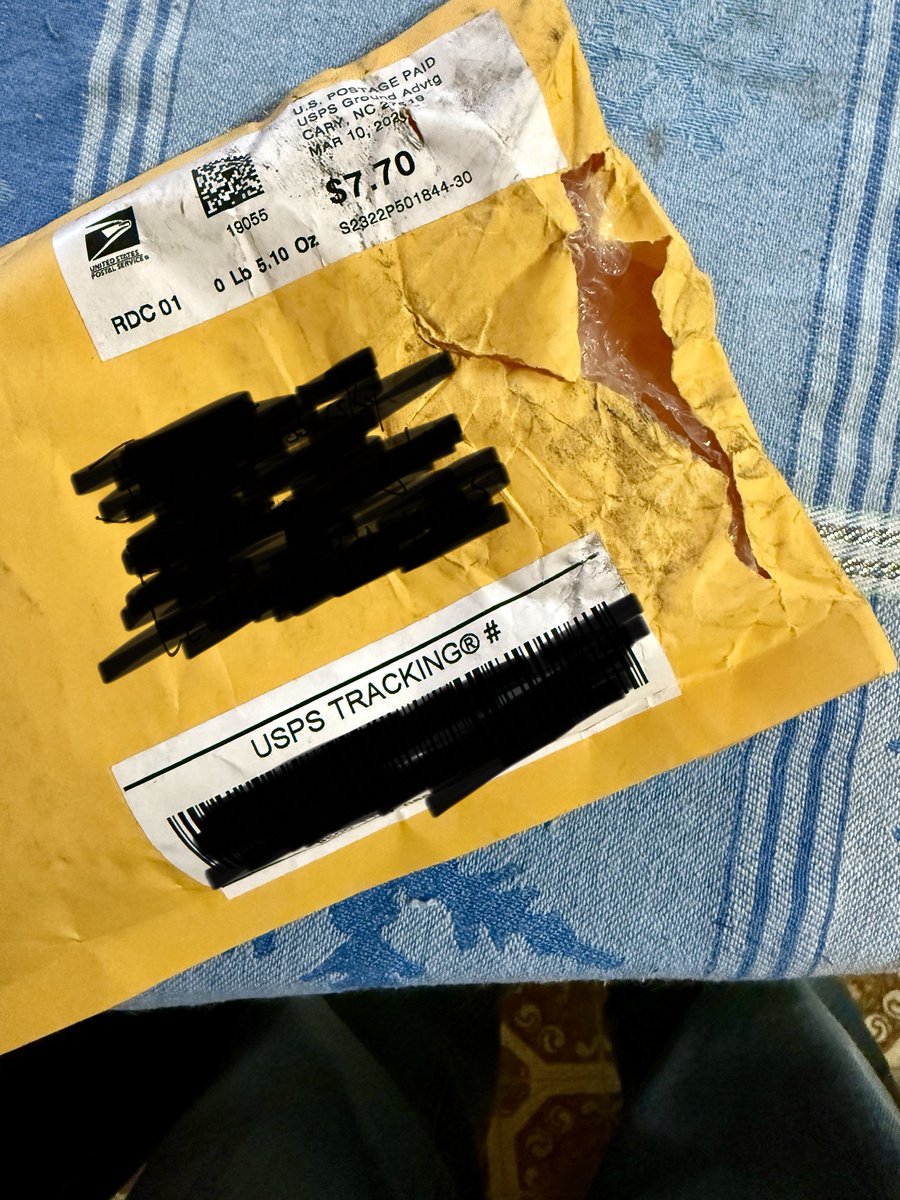 TheRealJCisso's tweet photo. Mail day from the #StackFather @danvincent78 with some sweet cards and some extras. USPS could have done better but all survived thanks to great packaging!! https://t.co/3d39gNfAIX