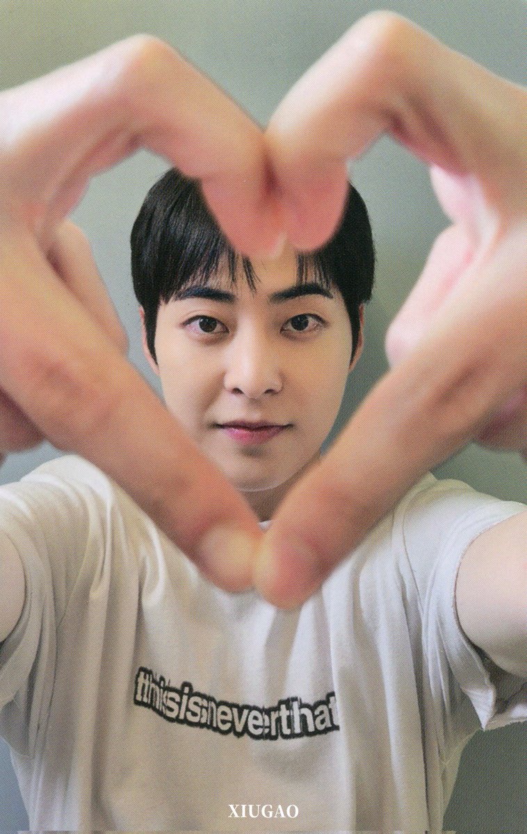 _XIUGAO's tweet photo. / XIUMIN 迷你二辑 'Interview X' <一直娱YZY>  
第一场 视频通话 
一直娱特典自拍小卡 A ver.
中文手写卡背 
扫图 SCAN

文字：人生呀 真是喵又珉珉

@XIUMIN_INB100
#시우민 #XIUMIN #シウミン #秀珉 #金珉锡 https://t.co/YM4bxQoosb