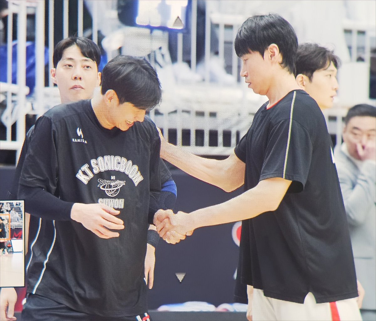 문워커 tweet media