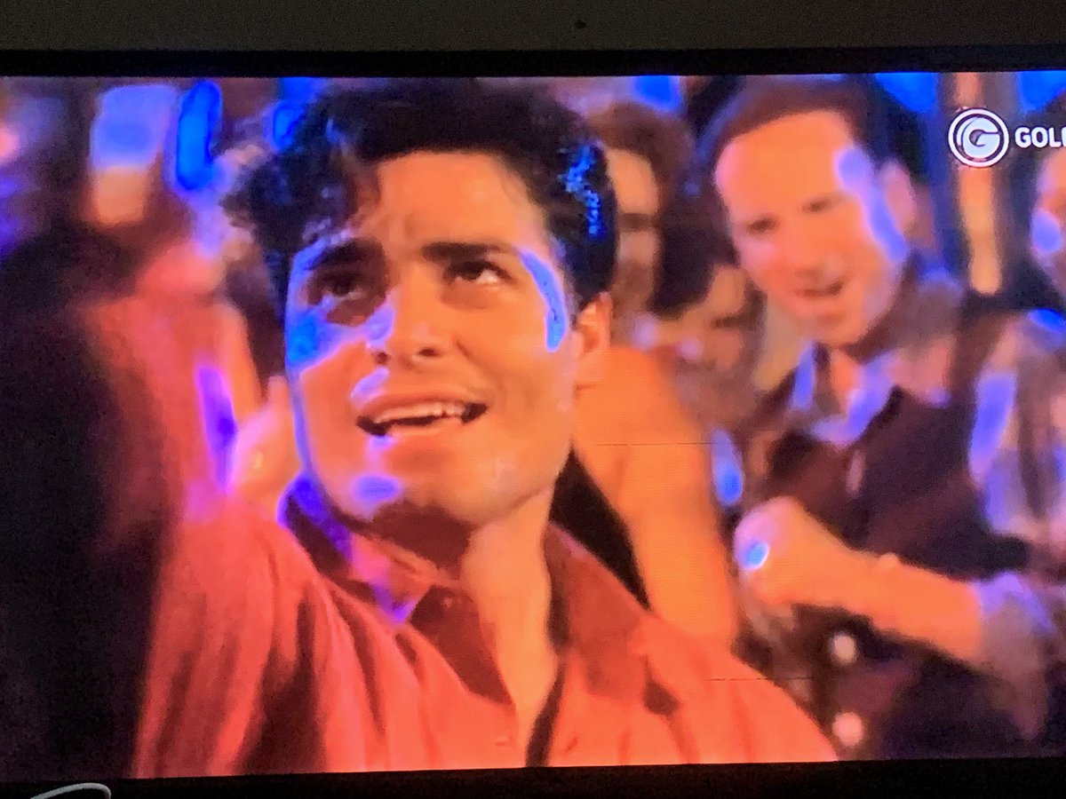 hinataluna's tweet photo. Viendo la película de mi papá @CHAYANNEMUSIC  amo esta peli 💃🏻🕺🏻 https://t.co/AarqJODofh