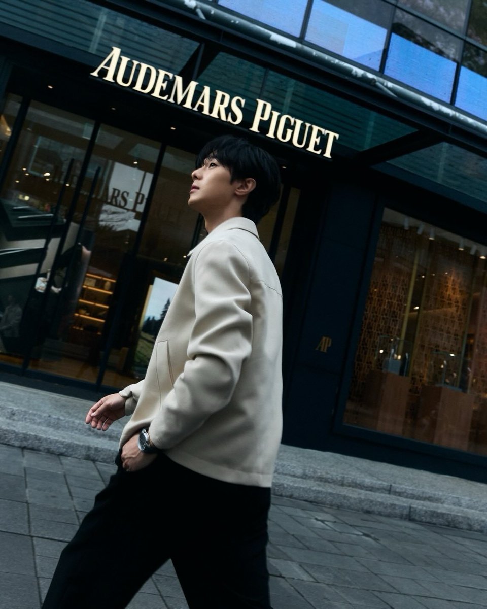 _yoooue's tweet photo. 260314 시백우 인스타

Audemars Piguet
#시백우 #施柏宇 https://t.co/hUg80DUq9m