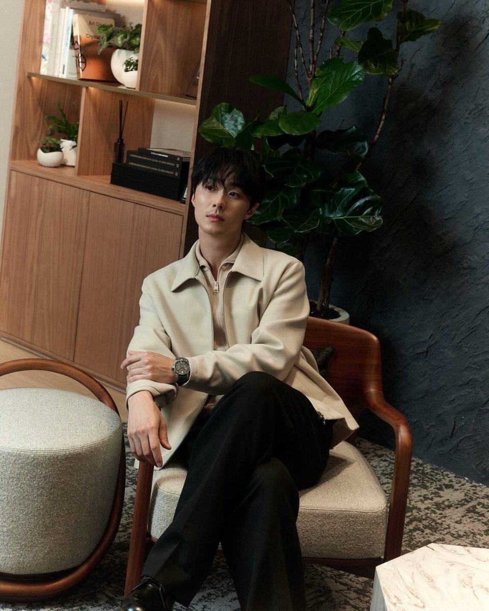 _yoooue's tweet photo. 260314 시백우 인스타

Audemars Piguet
#시백우 #施柏宇 https://t.co/hUg80DUq9m
