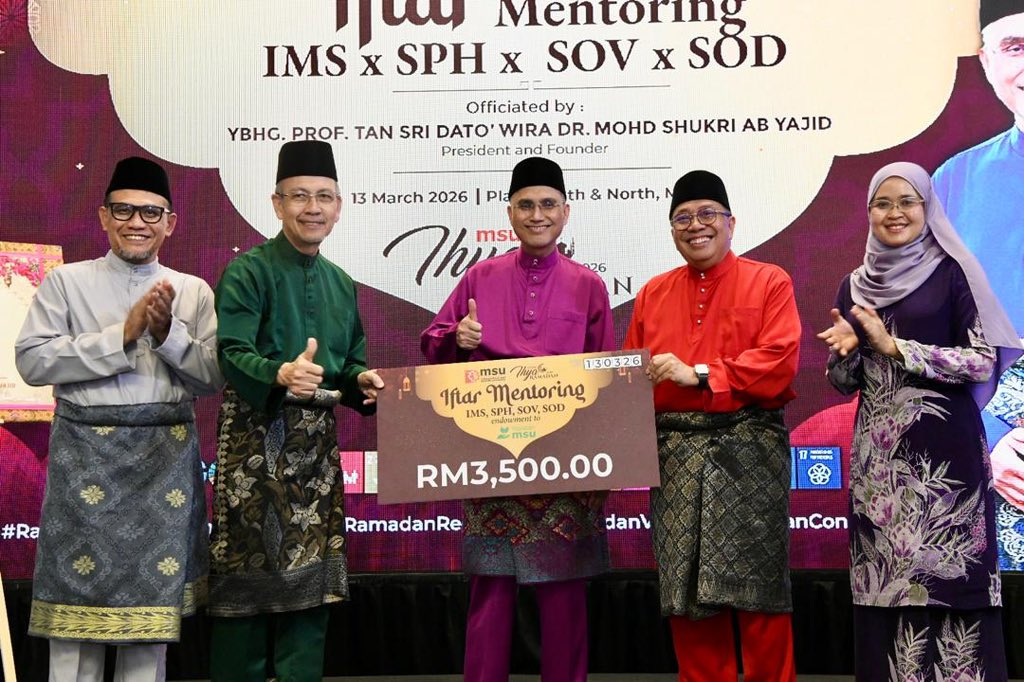 MohdShukriYajid's tweet image. Glad to join the Iftar hosted by @MSUIMS, @MSUmalaysia_SPH, Sch of Veterinary Medicine &amp;amp; Sch of Dentistry. Our final major mentoring moment for #MSUIhyaRamadan. Always uplifting to feel the positive vibes of togetherness among the medical sciences family. #RamadanVibes