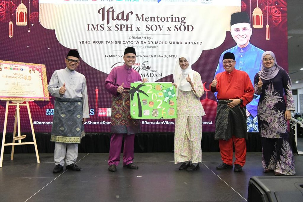 MohdShukriYajid's tweet image. Glad to join the Iftar hosted by @MSUIMS, @MSUmalaysia_SPH, Sch of Veterinary Medicine &amp;amp; Sch of Dentistry. Our final major mentoring moment for #MSUIhyaRamadan. Always uplifting to feel the positive vibes of togetherness among the medical sciences family. #RamadanVibes
