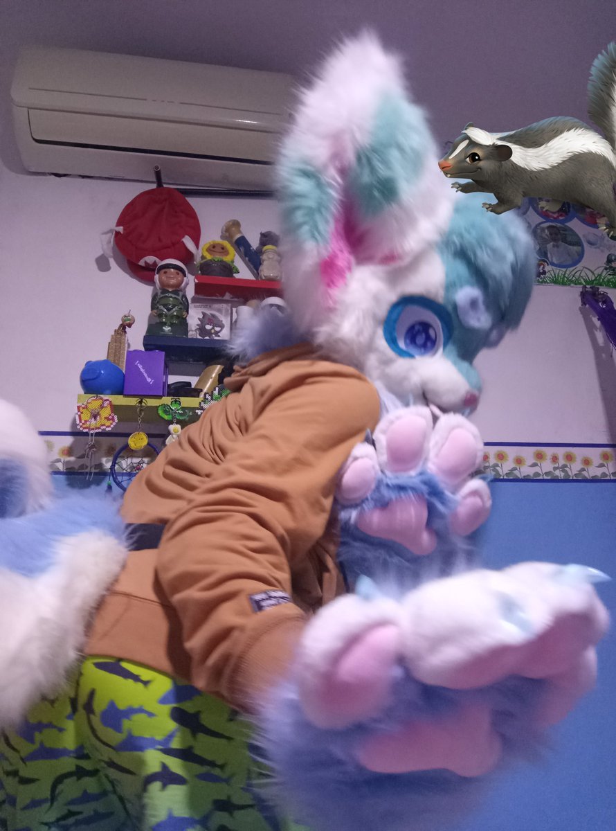 🦨Silver Ice Skunk| comms open!!! 🩵 tweet media