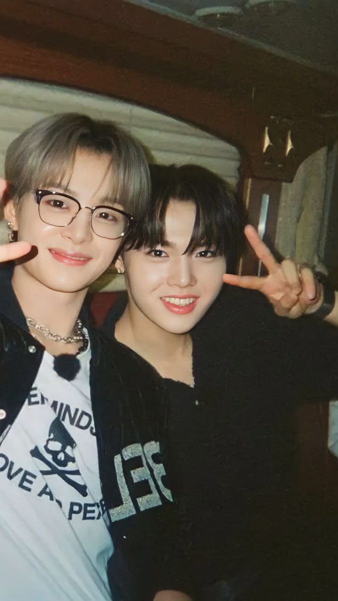 "Everybody's cool, but when I do it I'm the problem
Gave you too much and it's givin' spoiled rotten
Got me stressed out bein' the trendin' topic"

jgn buat senyuman manis ini ilang ya!
paji juga marah pasti kl tau doyie di hate sampe sebegitu,tega bener.