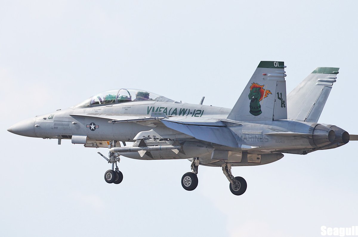 seagull678's tweet photo. 2009年1月14日 RW20、着陸のVMFA(AW)-121/VK01 Co ship
機首にスコアマーク(イラク展開）,今回F-35B/VKは?? https://t.co/xtte0s1Ek4