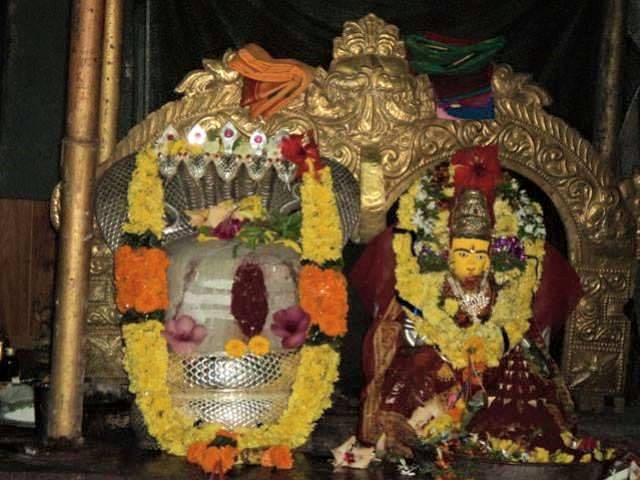 Jaladheesvara Temple (c. 1 CE)  at Ghantasala, Andhra Pradesh traditionally linked to the First capital of the Satavahana dynasty and said to have been built by the ruler Simuka (Srimukha). 
The shrine uniquely features Shiva and Parvati on the same pedestal.
Finds from