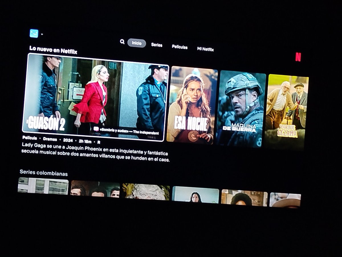 La distractora tweet media