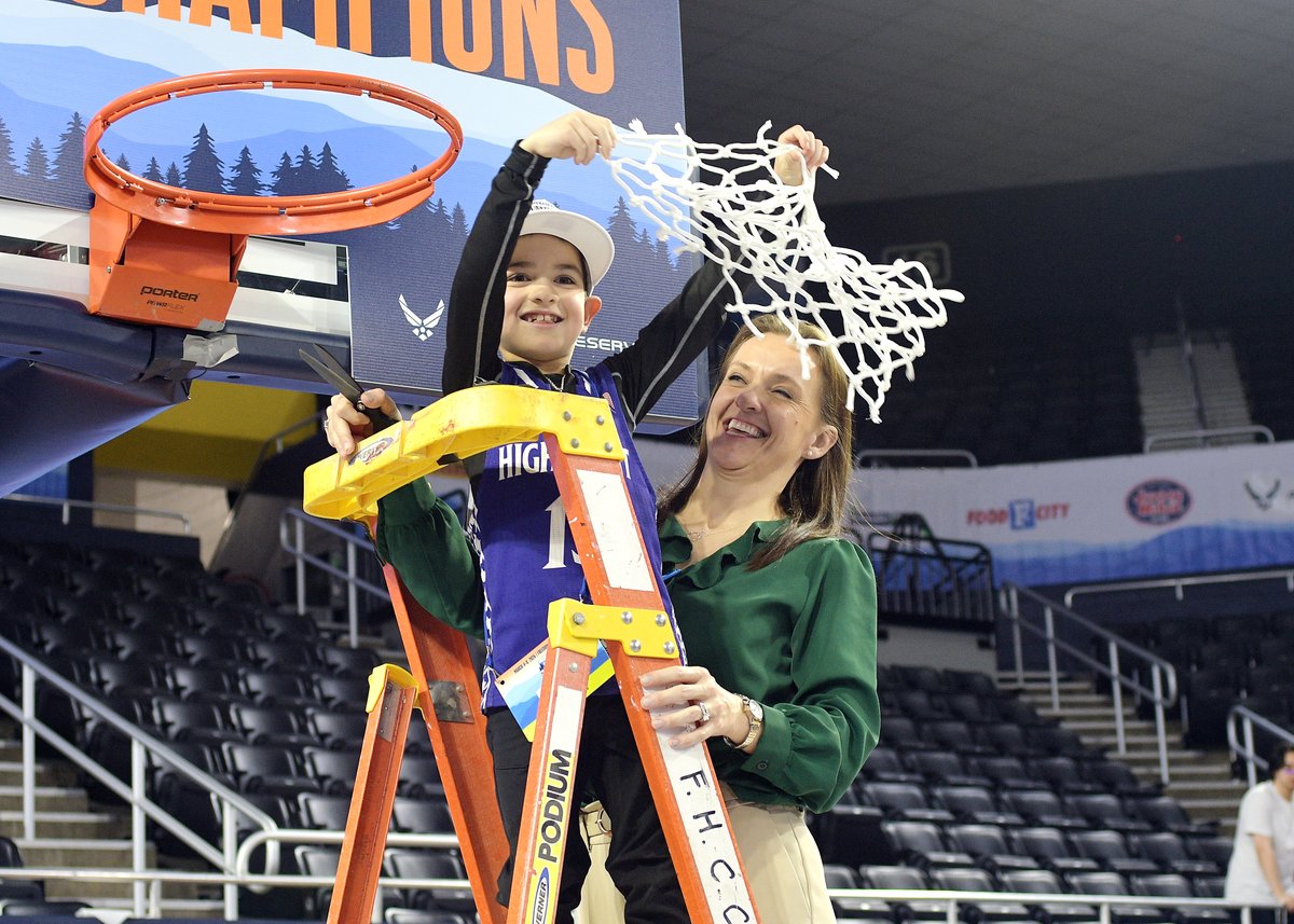 Michael Lindsay tweet media