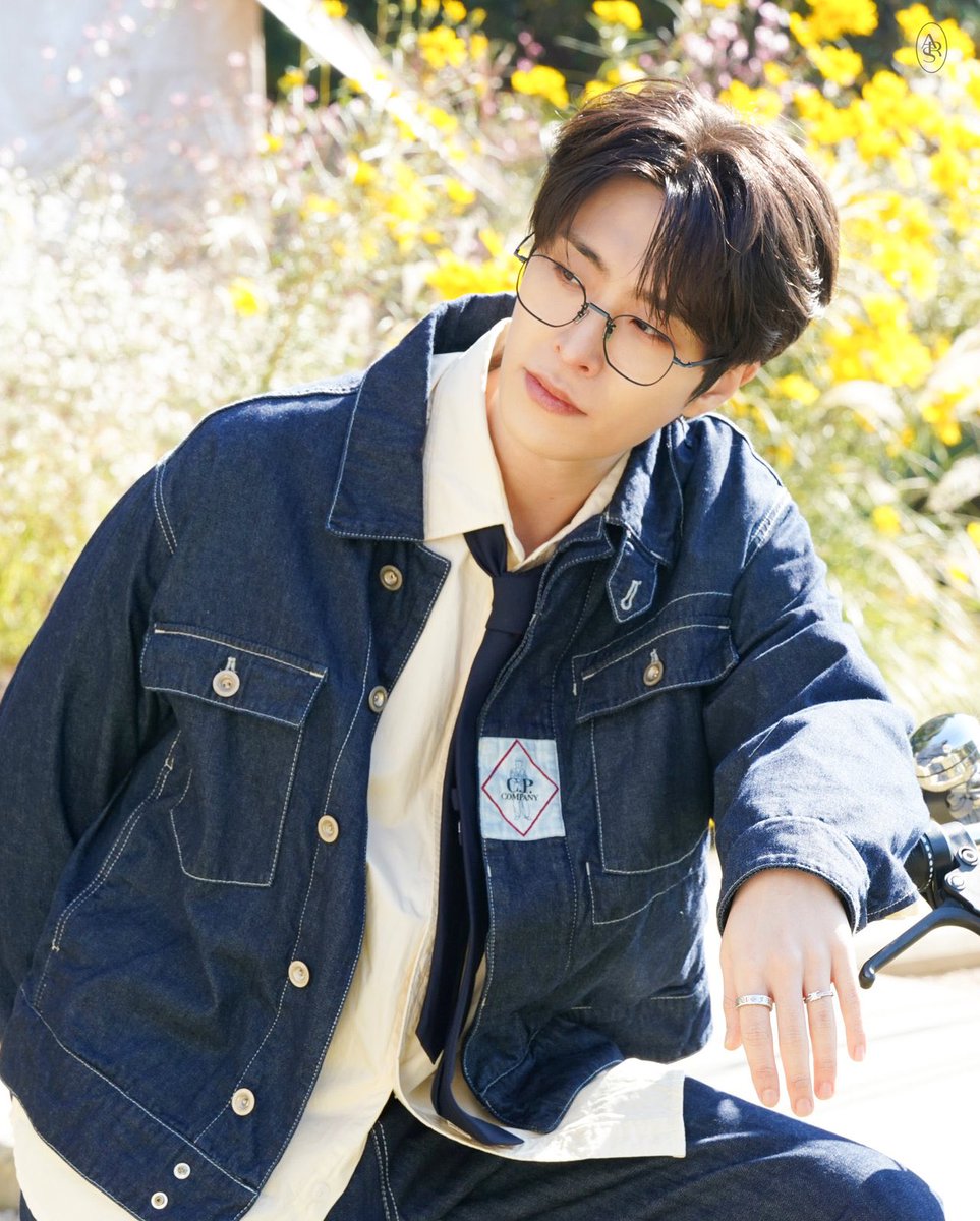 Pop7base's tweet photo. GOT7’s Choi Youngjae looks breathtaking in newly shared photos. https://t.co/R5ir6q9kKV