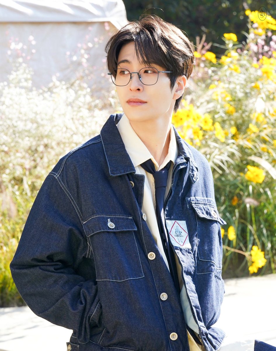 Pop7base's tweet photo. GOT7’s Choi Youngjae looks breathtaking in newly shared photos. https://t.co/R5ir6q9kKV