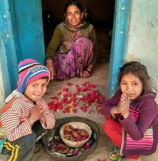 abhiisshhek's tweet photo. कल चैत्र संक्राति से उत्तराखंड में बसंत के त्योहार और प्रकृति के पर्व #फूलदेई की शुरुआत होगी। सुख समृद्धि की कामनाओं के साथ सभी पहाड़ प्रेमियों को अग्रिम शुभकामनाएं पहुंचे 🌺 https://t.co/cXgyH8xSKV