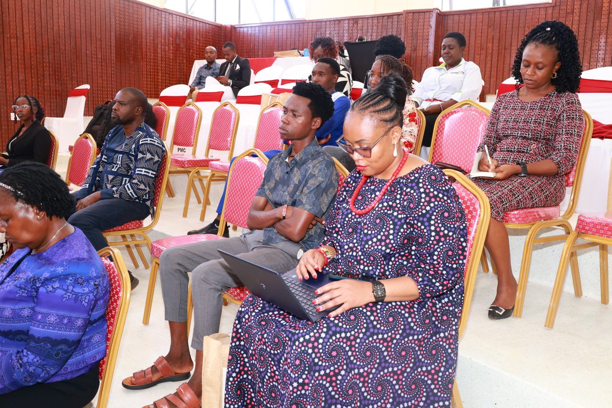 MurangaUni's tweet photo. Kongamano lilikuwa la kufana na kuelimisha. Washiriki waliweza kutunukiwa vyeti vya ushiriki, kwa hisani ya CHAKITA. kongamano lilihitimishwa hapo jana.

#CHAKITA26 #KiswahiliKarne21 #MUTHostsCHAKITA #LughaYetu https://t.co/fuIcMfeJyJ