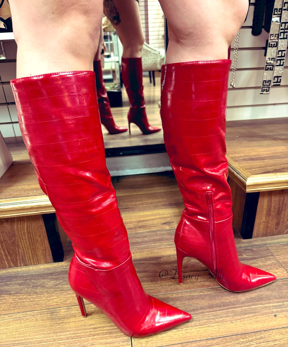 Disney_Alli's tweet photo. It’s new Steve Madden Nitro boots today #shoes #shoefie #shoestagram #shoesoftheday #sotd #outfitoftheday #ootd #highheellife #highheellover #highheeladdict #shoelover #shoeporn #instaheels #heelsporn #heels #highheeledboots #bootlover #bootfreak #bootporn #bootaddict #showoff https://t.co/BZ72fdCChT