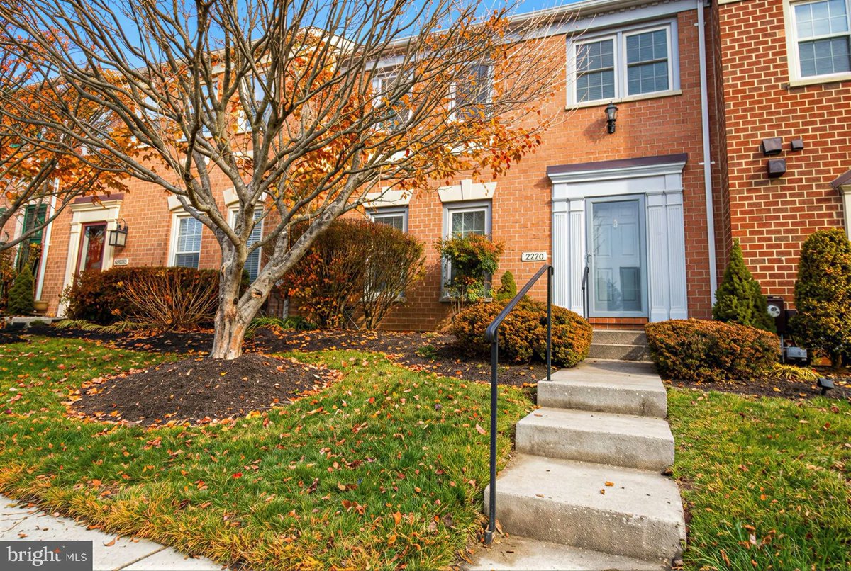 bsdarell's tweet photo. 2220 Wonderview Road, Lutherville Timonium, MD, 21093
4 bed | 4 bath 2880 Sq. Ft.
Active | 485000
https://t.co/LtKOsLGNuy
Welcome to Ravenview/Chapel Hill! Discover the charm of this beautifully maintained Colonial townhome in one of Timonium's most convenient communities -... https://t.co/WVYXyb0Cxk