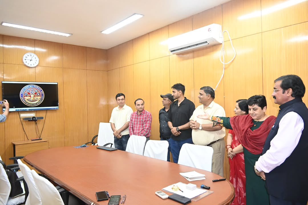 VMOU_KOTA's tweet photo. भारतीय ज्ञान परम्परा से सम्बंध वर्धमान महावीर खुला विश्वविद्यालय, कोटा के नवनिर्मित लोगो का कुलगुरु प्रोफेसर बी एल वर्मा द्वारा विमोचन किया गया l https://t.co/ICz6gKL37k