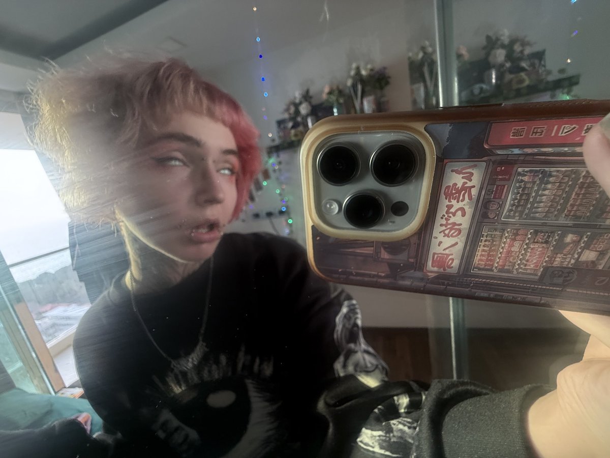 elftomboy tweet media