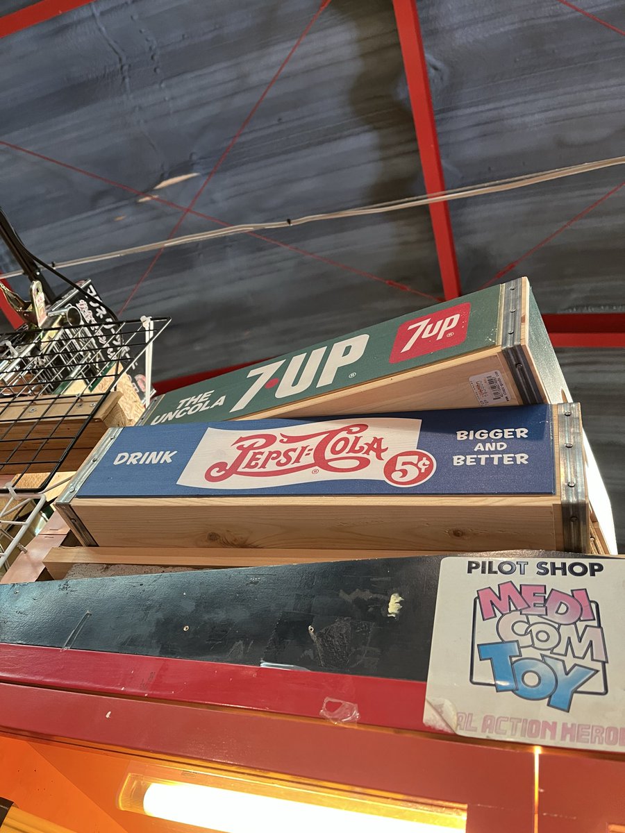 ヴィレッジヴァンガード岡崎（路面）店 tweet media