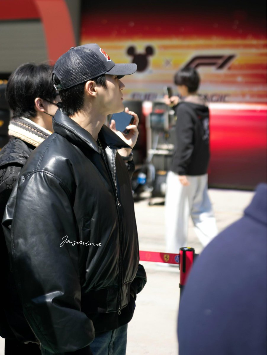 mr. cool guy #jeno 😎🏎️