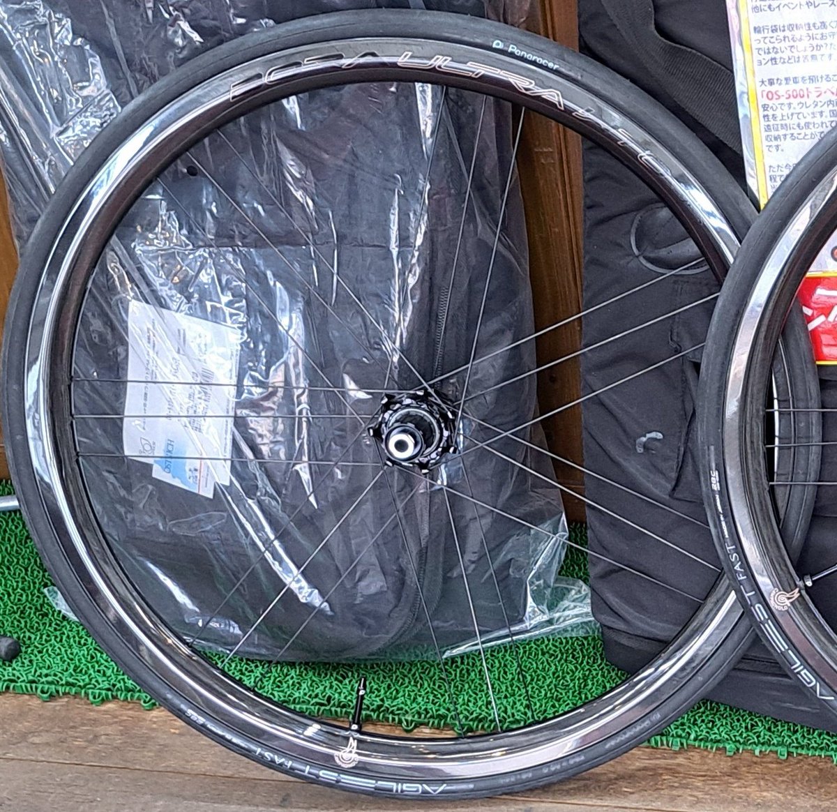 CyclelordChrom's tweet photo. すべては富士ヒルのために…
R9300シリーズの噂もありますが1秒でも削るために機材を大幅に刷新しました!!

My New Gear　一部公開　
BORA ULTRA WTO 35 (23C)
タイヤはパナレーサーAGILEST　FAST28C&amp;TPU

来週末その全貌を明らかにします。

#Campagnolo
#BORA
#Panaracer
#AGILESTFAST
#富士ヒル https://t.co/iV4nwdM0h4