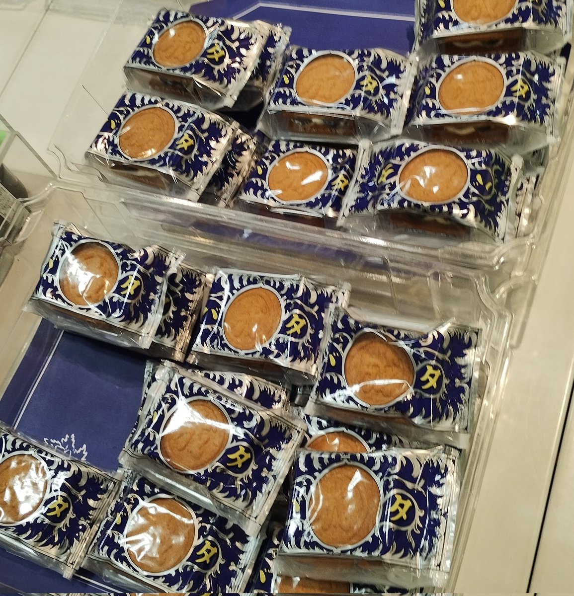 札幌に来た皆さん、賞味期限当日のマルセイバターサンド（生ブルーベリー）を食べていくのです🫐
#北海道おやつ #六花亭