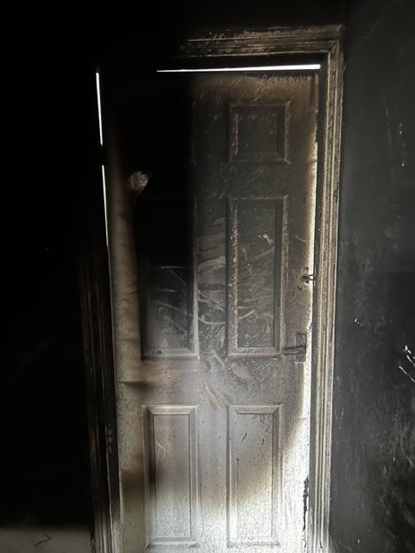 mcfrsPIO's tweet image. ⬇️It's Friday the 13th...to close or not to close?
#DYK a closed door can make a life-saving difference in a fire? It’s your first line of defense against heat &amp;amp; smoke from a fire in your home. Remember to add this simple step and Close Before You Doze. #weekend @mcfrs #BeSafe