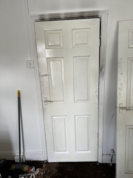 mcfrsPIO's tweet image. ⬇️It's Friday the 13th...to close or not to close?
#DYK a closed door can make a life-saving difference in a fire? It’s your first line of defense against heat &amp;amp; smoke from a fire in your home. Remember to add this simple step and Close Before You Doze. #weekend @mcfrs #BeSafe